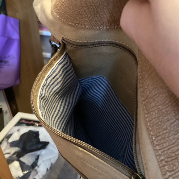 Shoulder Bag, LOTS of pockets, tan & light brown, Birdies Theme, Zipper closures - Picture 9 of 16